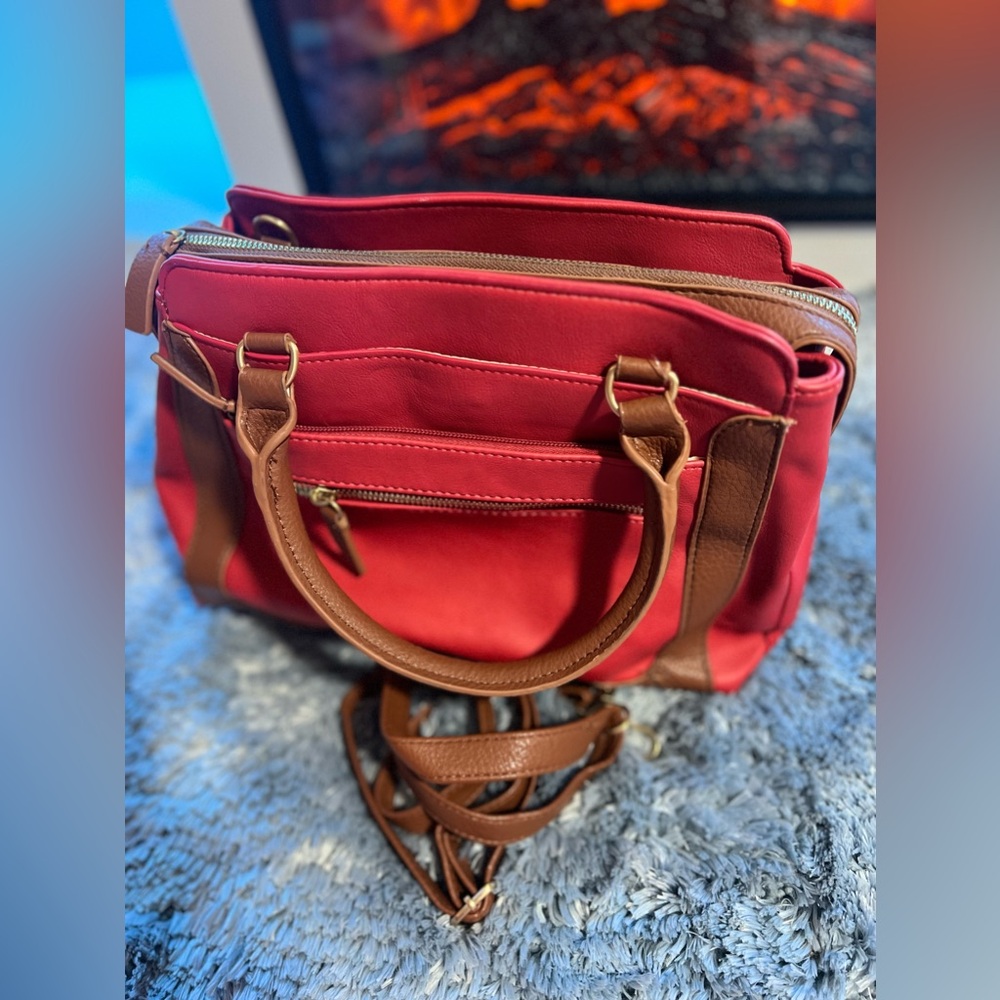 Red wallet with coffee, spacious, in excellent condition with